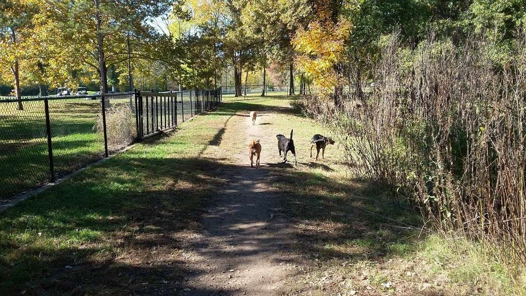 Swope Dog Park | 5051 E Gregory Blvd, Kansas City, MO 64132, USA | Phone: (816) 513-7500