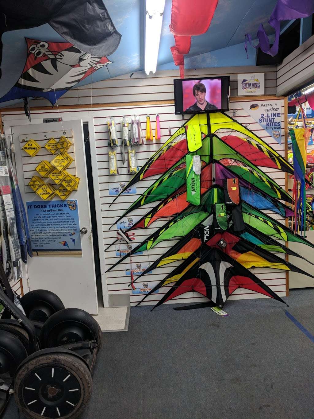 Gift of Wings Kite Store | 1300 N Lincoln Memorial Dr, Milwaukee, WI 53202, USA | Phone: (414) 273-5483