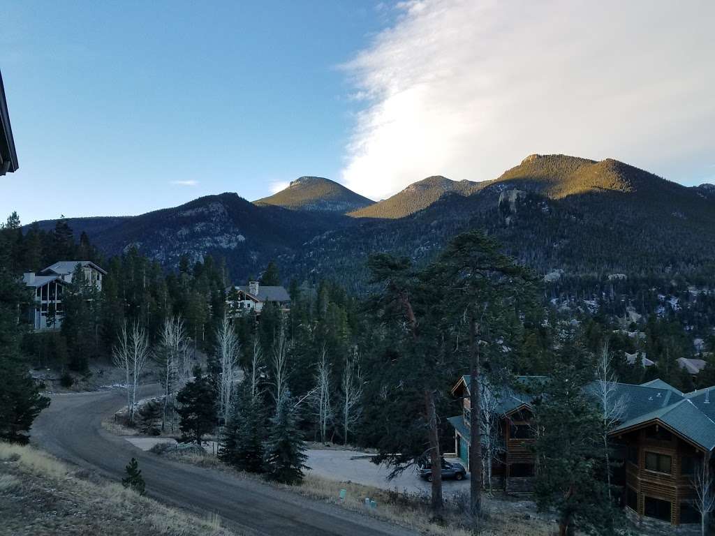 Garlands Alpine Lodge from Windcliff Homes | 1439 Jungfrau Trail, Estes Park, CO 80517, USA | Phone: (970) 586-2181