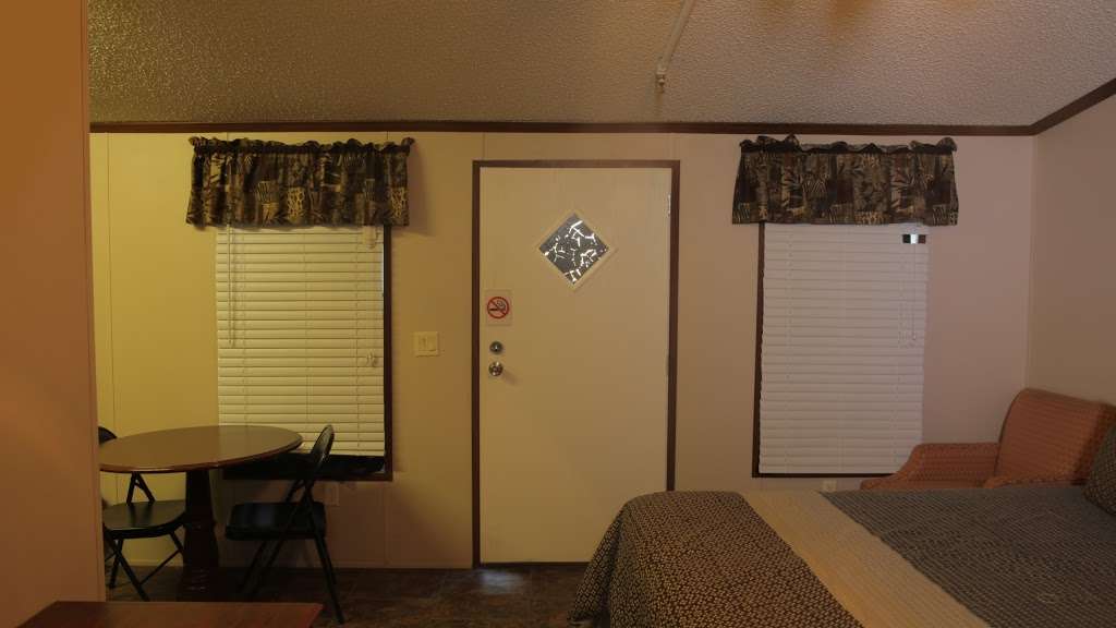 Elmendorf Lodge | 4922 Via La Circula, San Antonio, TX 78223, USA | Phone: (210) 383-2132