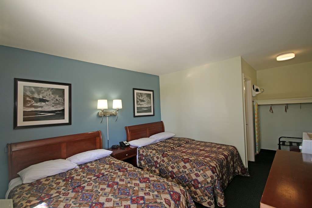 Royal Inn & Suites | 3433 Axar Rd, Charlotte, NC 28208, USA | Phone: (704) 394-1819