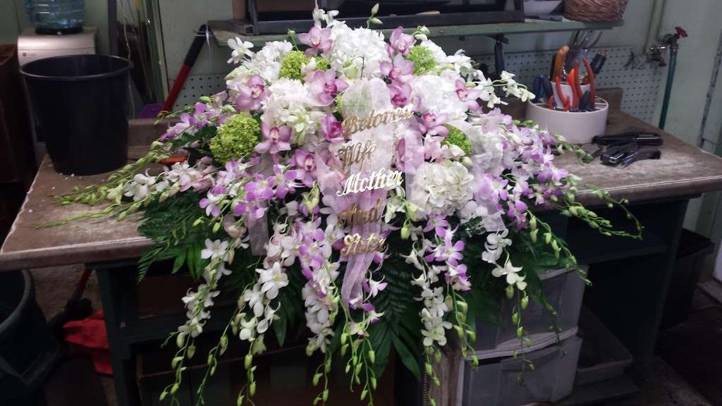 Kirk Florist | 80 W Farms Rd, Farmingdale, NJ 07727, USA | Phone: (732) 938-2487