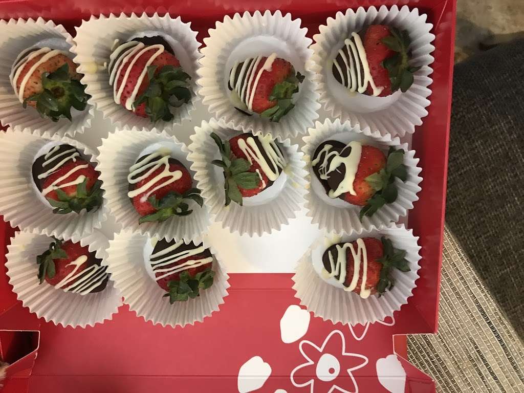 Edible Arrangements | 8201 Broadway St Ste 141, Pearland, TX 77581, USA | Phone: (281) 997-1414