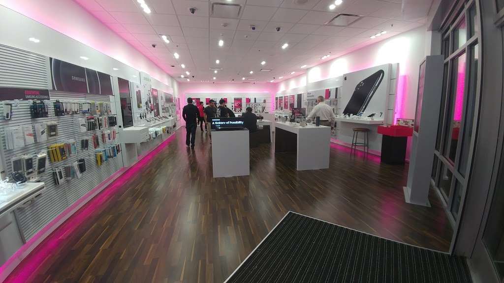 T-Mobile | 16923 Sierra Lakes Pkwy, Ste 111, Fontana, CA 92336, USA | Phone: (909) 428-7656