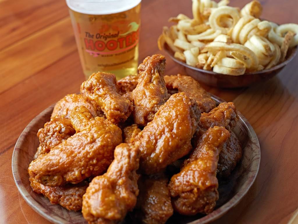 Hooters | 4420 W Gandy Blvd, Tampa, FL 33611, USA | Phone: (813) 835-5164