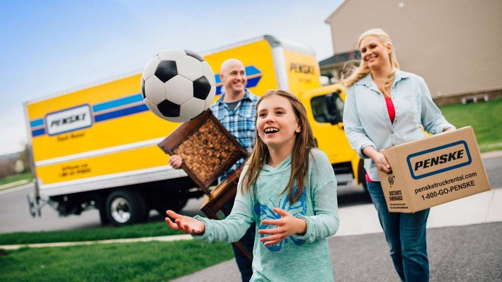 Penske Truck Rental | 3069 Washington St, Waukegan, IL 60085, USA | Phone: (847) 623-3069