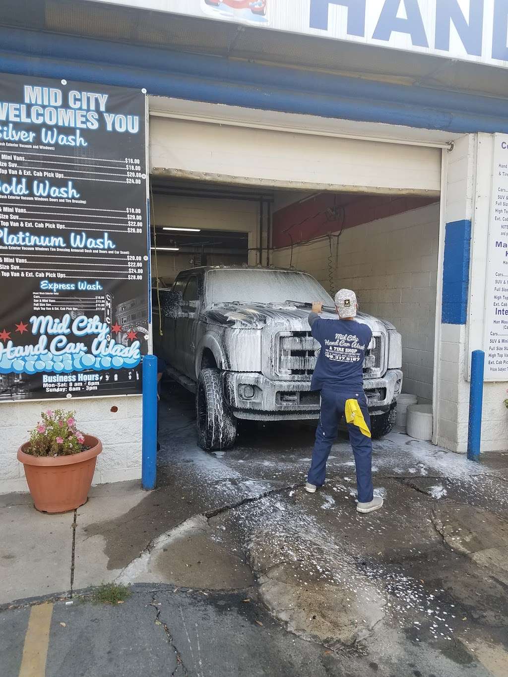 Mid City Hand Car Wash And Tire Shop | 4433 S Harlem Ave, Stickney, IL 60402, USA | Phone: (708) 317-5187
