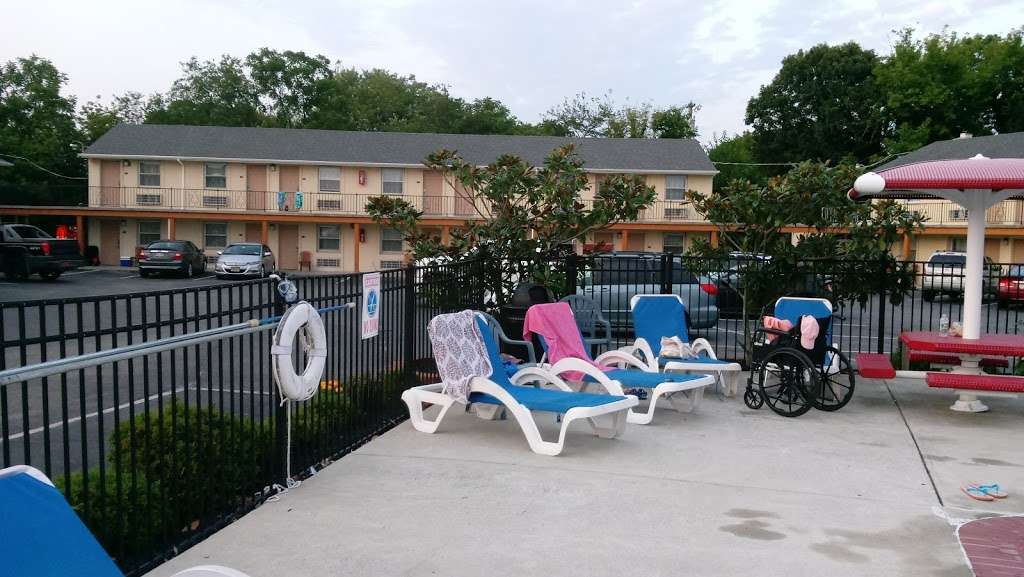 Economy Motel Inn & Suites | 15 MacArthur Blvd, Somers Point, NJ 08244, USA | Phone: (609) 927-2514