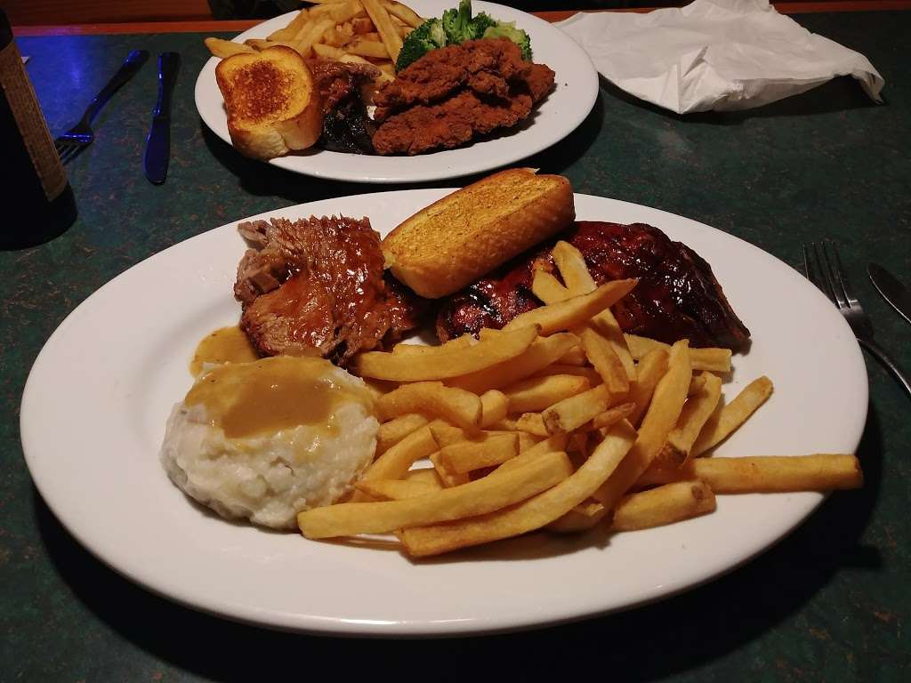 Smokey Bones Bar & Fire Grill | 1023 County Rd, Taunton, MA 02780, USA | Phone: (508) 884-9566