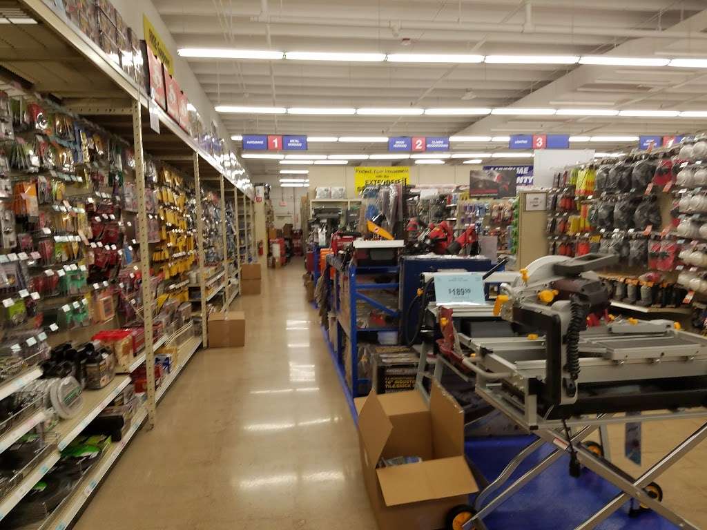 Harbor Freight Tools | 7215 W Dempster St, Niles, IL 60714, USA | Phone: (847) 965-8170