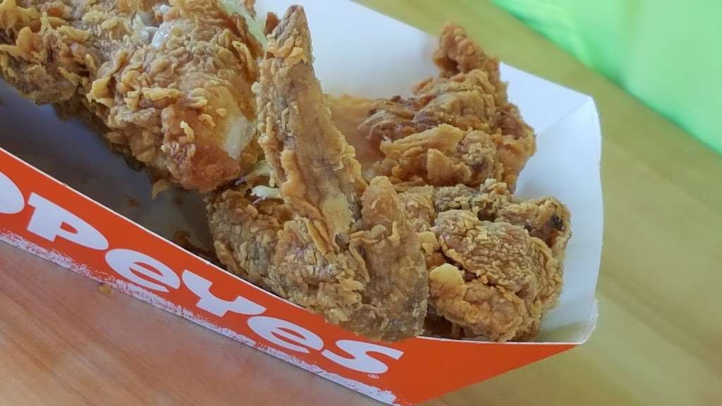 Popeyes Louisiana Kitchen | 5108 Clarence Dr, Naperville, IL 60564 | Phone: (630) 922-9897