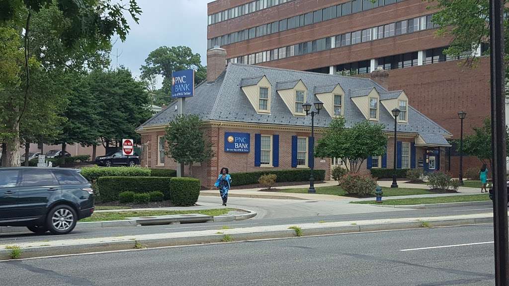 PNC Bank | 4835 Massachusetts Ave NW, Washington, DC 20016, USA | Phone: (202) 835-5774