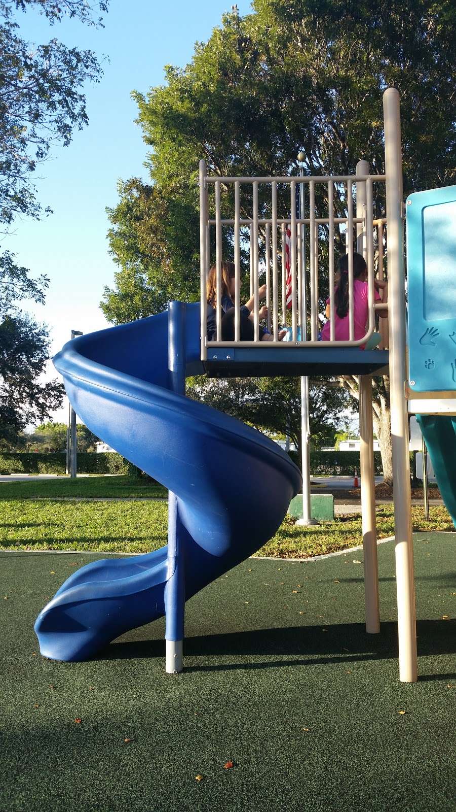 Oscar Wind Park | 200 N New River Cir, Sunrise, FL 33326, USA | Phone: (954) 385-7883