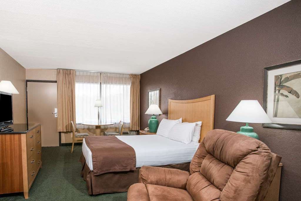 Travelodge by Wyndham Deltona | 481 Deltona Blvd, Deltona, FL 32725, USA | Phone: (386) 320-5793