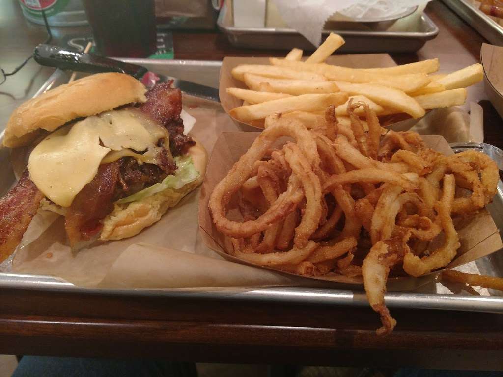 Crafty Burger N Tap | 02352, Denver, NC 28037, USA | Phone: (704) 966-1820