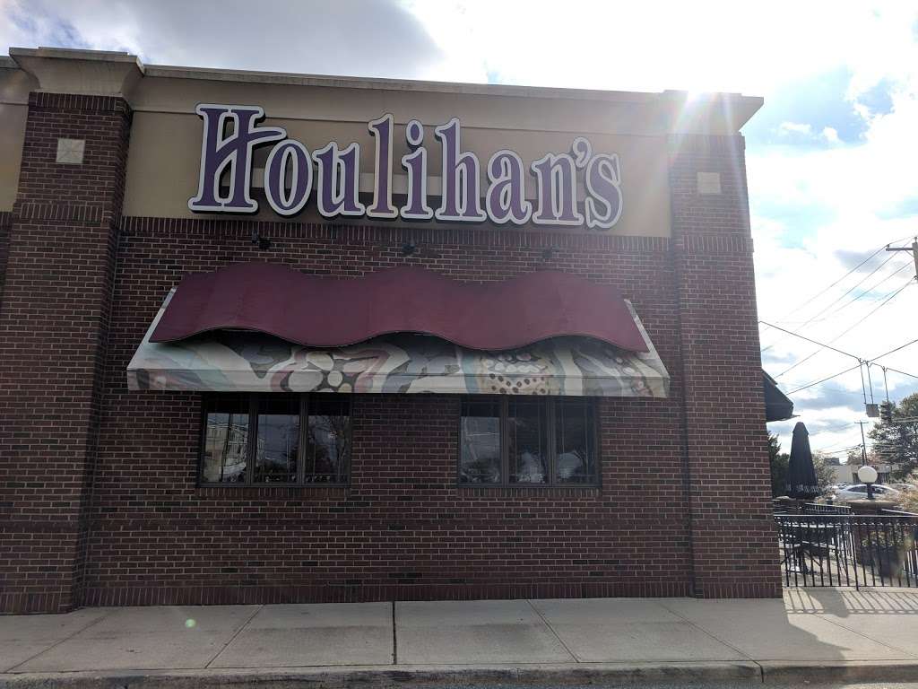 Houlihans | 923 Broadhollow Rd, Farmingdale, NY 11735 | Phone: (631) 249-4828