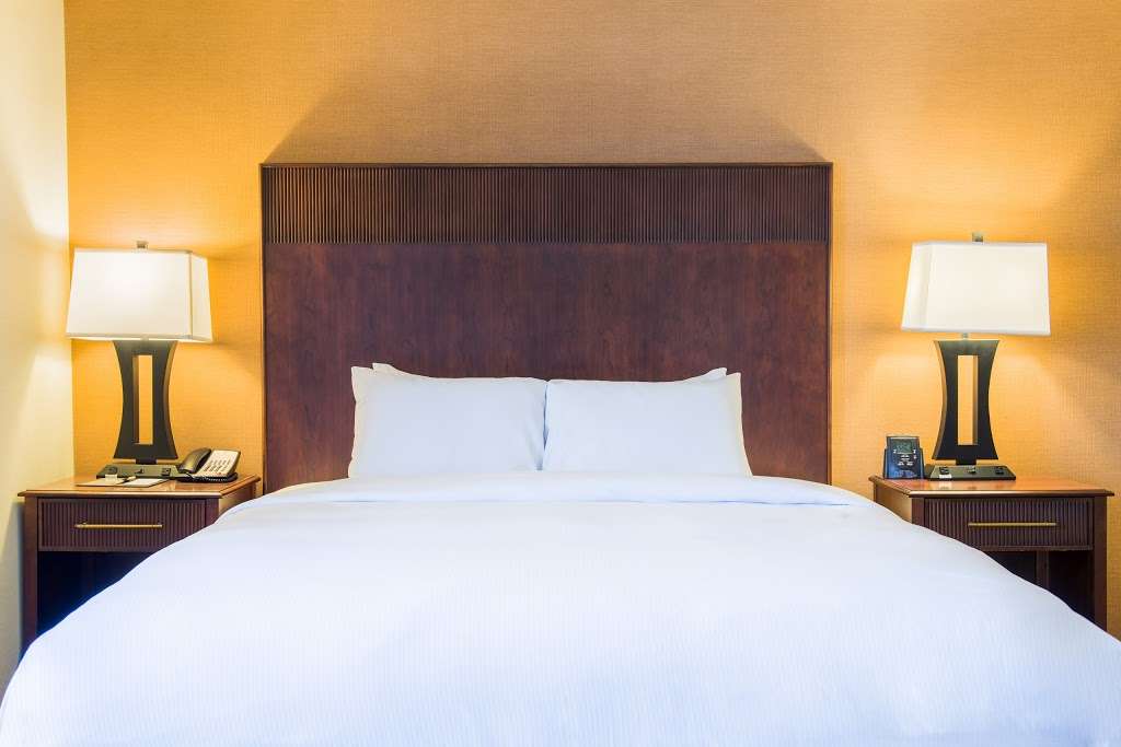 DoubleTree by Hilton Hotel Philadelphia Airport | 4509 Island Ave, Philadelphia, PA 19153 | Phone: (215) 365-4150