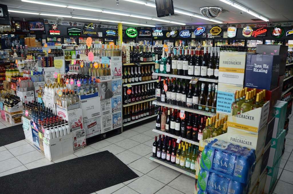 Elgin Liquor & Wine | 1350 E Chicago St #31, Elgin, IL 60120 | Phone: (847) 741-0600