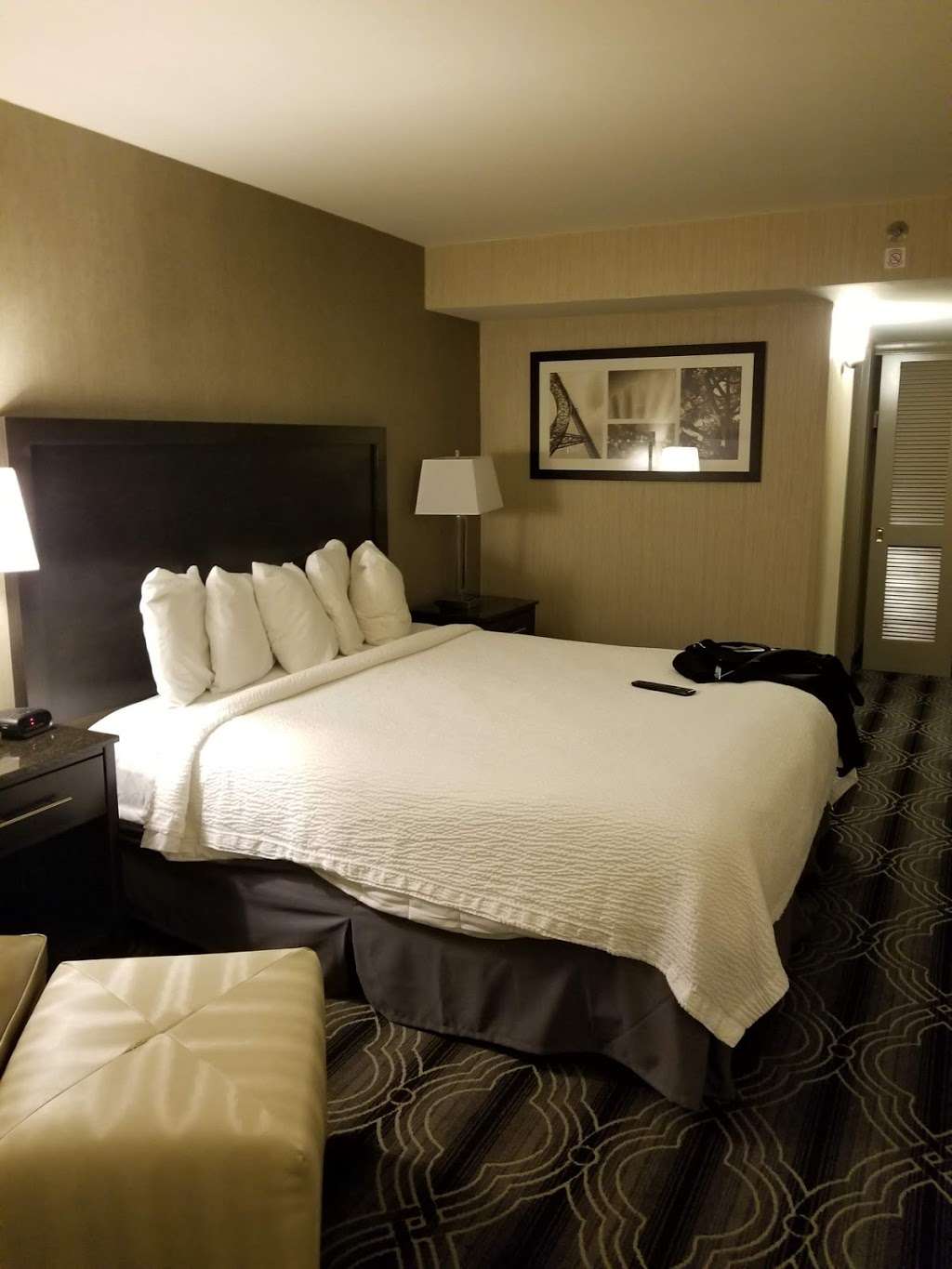 The Hotel ML | 915 NJ-73, Mt Laurel Township, NJ 08054, USA | Phone: (856) 234-7300