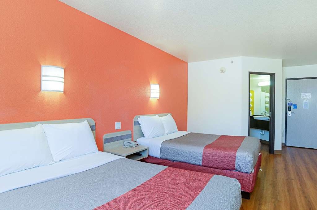 Motel 6 Fort Lupton | 65 S Grand Ave, Fort Lupton, CO 80621, USA | Phone: (303) 857-1800