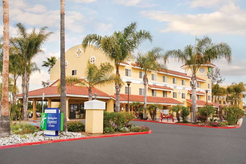 Holiday Inn Express & Suites San Diego-Escondido | 1250 W Valley Pkwy, Escondido, CA 92029, USA | Phone: (760) 741-7117