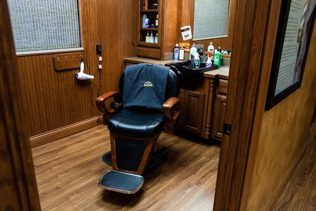 Roosters Mens Grooming Center | 3912 Miami Road MARIEMONT, Cincinnati, OH 45227, USA | Phone: (513) 561-7642