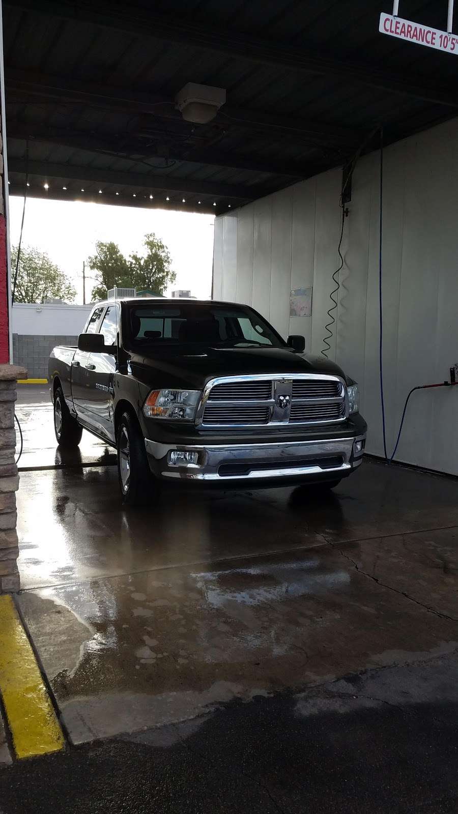 Weiss Guys Express Car and Dog Wash | 5515 N 59th Ave, Glendale, AZ 85301, USA | Phone: (623) 842-9631