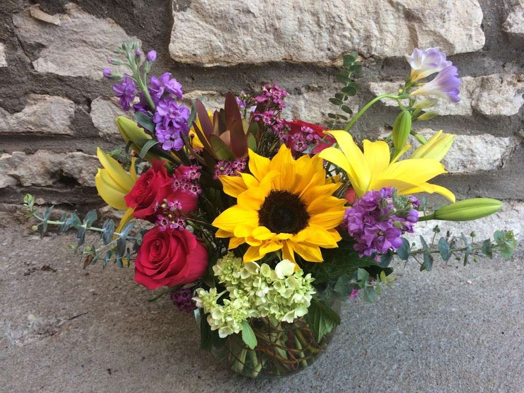 Crestwood Flowers | 331 E 55th St, Kansas City, MO 64113 | Phone: (816) 444-7200
