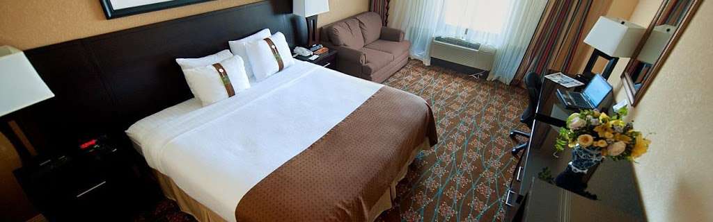 Holiday Inn Tewksbury-Andover | 4 Highwood Dr, Tewksbury, MA 01876, USA | Phone: (978) 640-9000