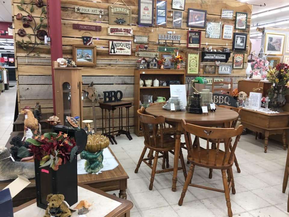 Days of Old Antique Shoppe | 3850 25th St, Columbus, IN 47203, USA | Phone: (812) 799-0347