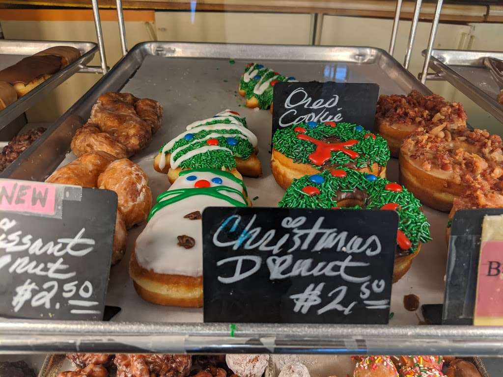 Felton Donuts & Pastries | 6259 Graham Hill Rd, Felton, CA 95018, USA | Phone: (831) 335-2121