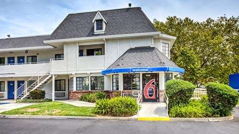 Motel 6 Fairfield North CA | 1473 Holiday Ln, Fairfield, CA 94534, USA | Phone: (707) 425-4565