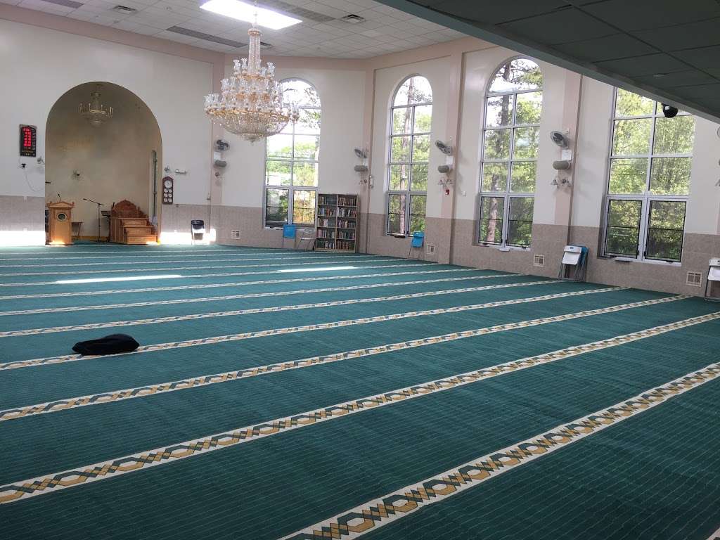 Masjid Darul Quran | 1514 E 3rd Ave, Bay Shore, NY 11706, USA | Phone: (631) 665-9462