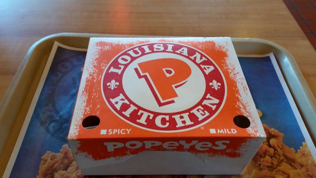 Popeyes Louisiana Kitchen | 257 E 147th St, Harvey, IL 60426, USA | Phone: (708) 339-6550