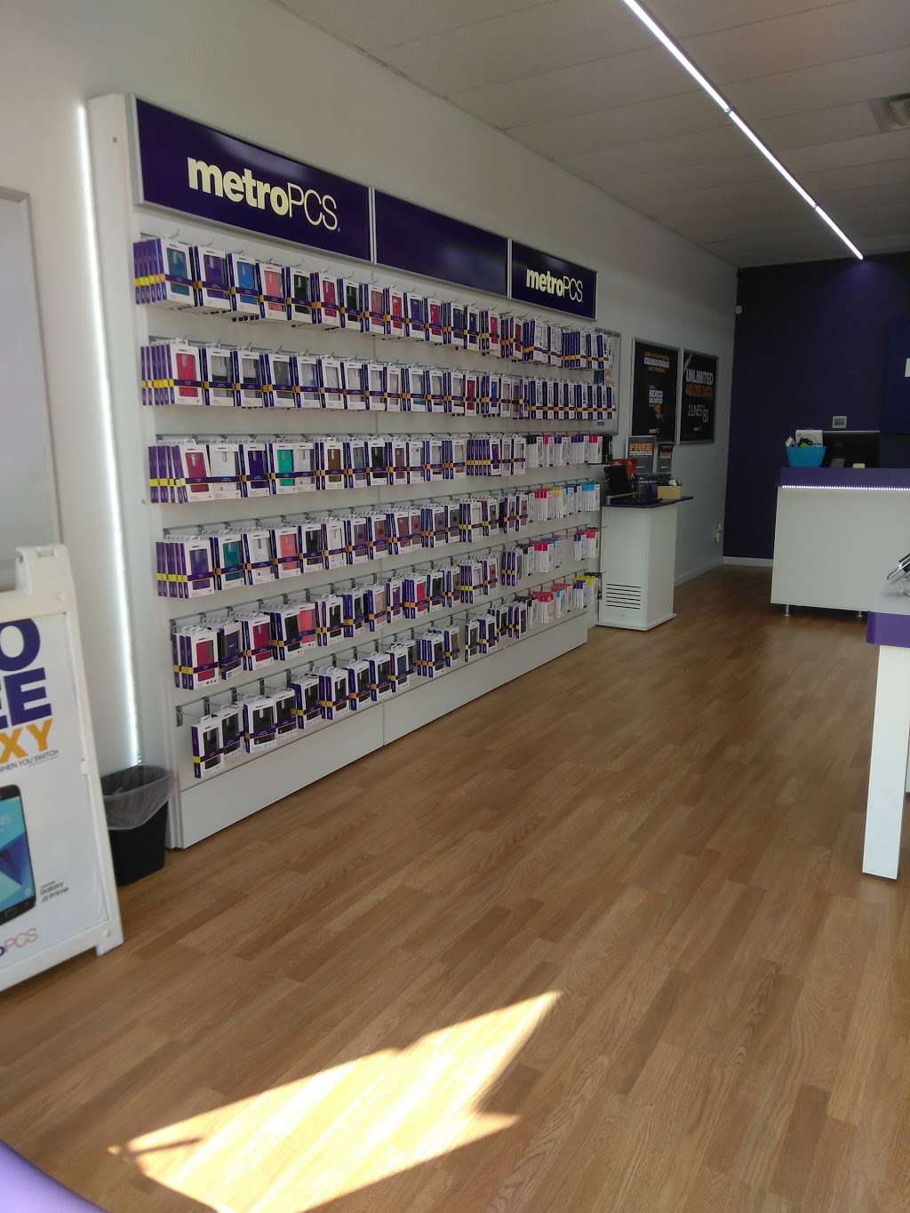 Metro by T-Mobile | 904 FM3009, Schertz, TX 78154, USA | Phone: (210) 267-9163