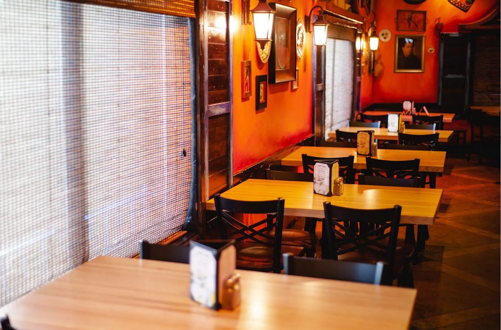 El Beso Mexican Restaurante & Cantina - Milwaukee | 909 W Layton Ave, Milwaukee, WI 53221, USA | Phone: (414) 455-3534