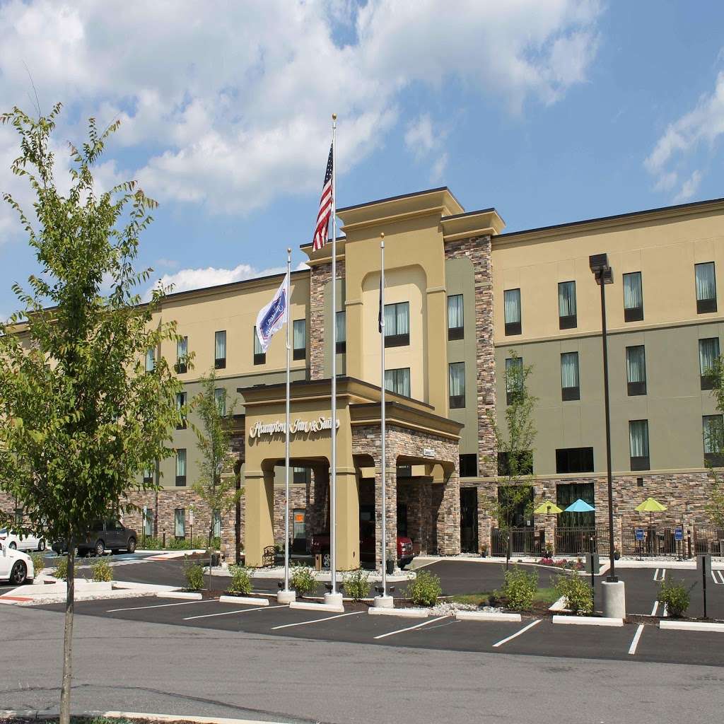Hampton Inn & Suites Stroudsburg Bartonsville | 700 Commerce Blvd, Stroudsburg, PA 18360, USA | Phone: (570) 369-1400
