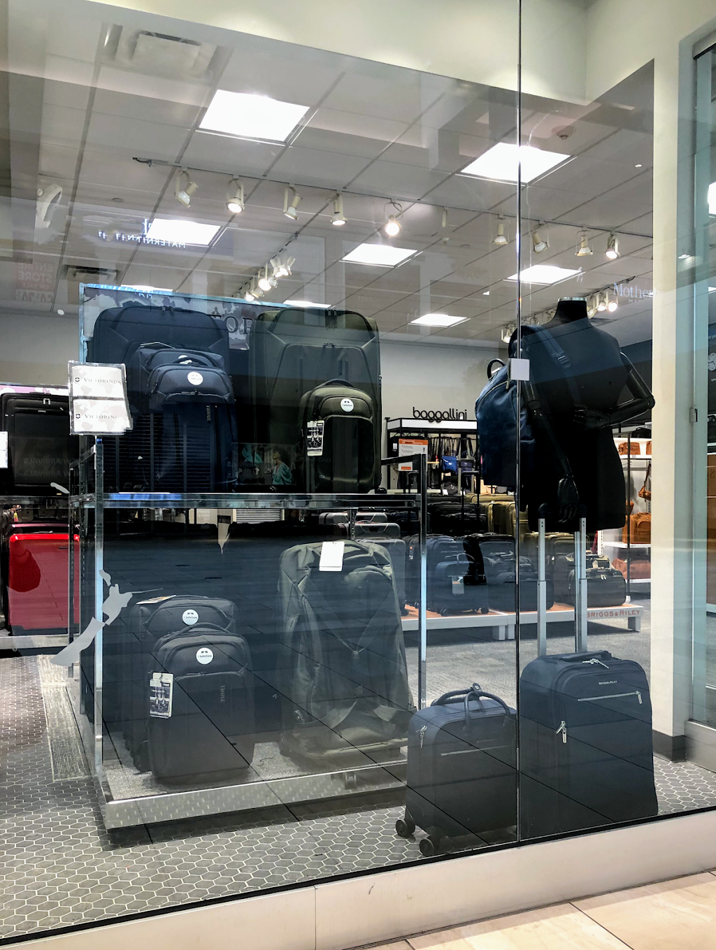 Travel Style Luggage | Rosedale Mall 1595 W, MN-36 Suite 265, Roseville, MN 55113 | Phone: (651) 313-6918