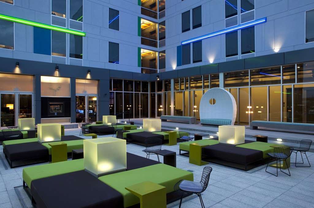 Aloft Denver Airport at Gateway Park | 16470 E 40th Cir, Aurora, CO 80011 | Phone: (303) 371-9500