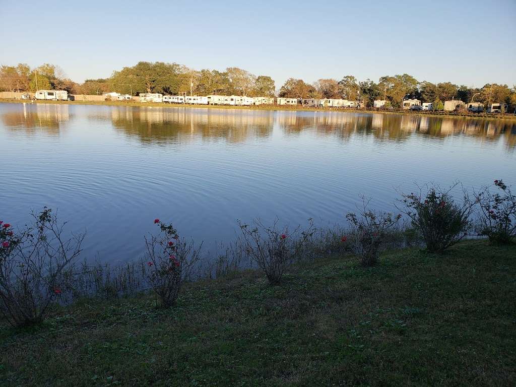 Marina Bay Lake Cove RV Resort | 2601 Wyoming Ave, Dickinson, TX 77539, USA | Phone: (281) 337-6817