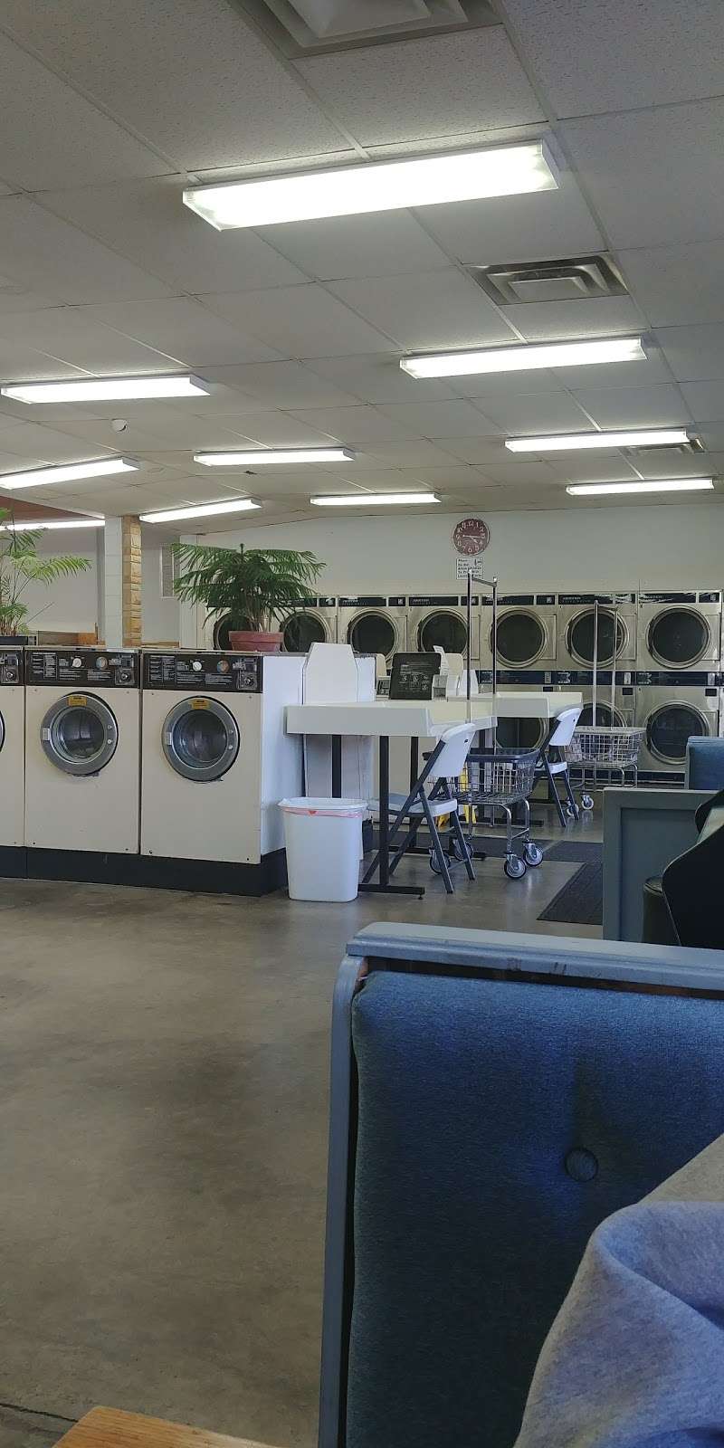 Super Clean Coin-Op Laundry | 545 E Main St, Danville, IN 46122, USA | Phone: (317) 745-7267