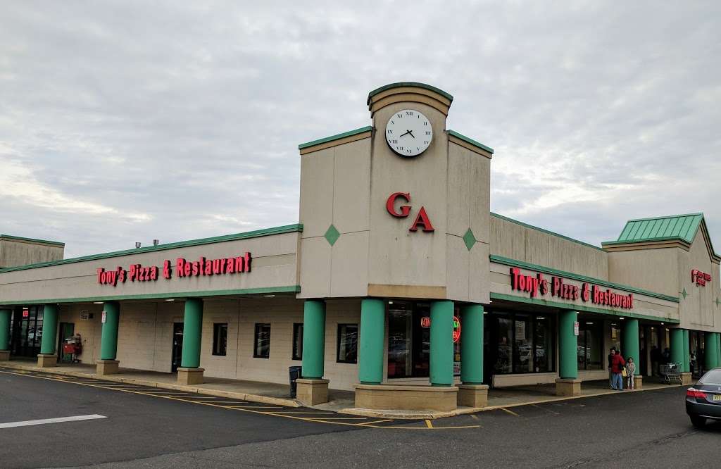 Tonys Pizza & Restaurant | 716 Oak Tree Avenue, South Plainfield, NJ 07080, USA | Phone: (908) 754-1181