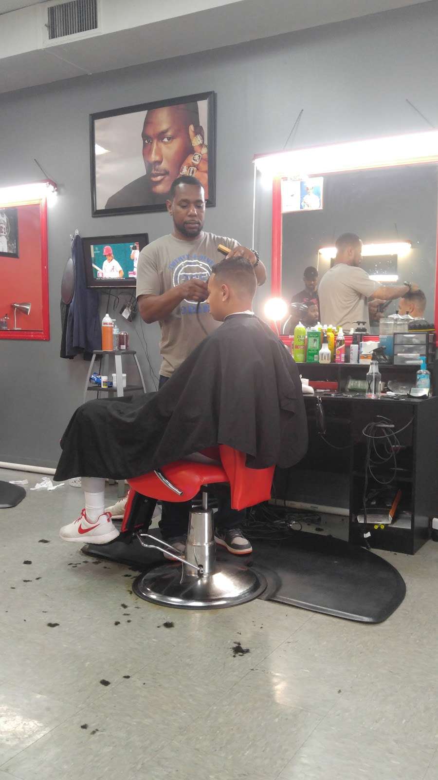 Rocs Barber Shop | 114 E Hillcrest Dr, DeKalb, IL 60115, USA | Phone: (815) 501-5087