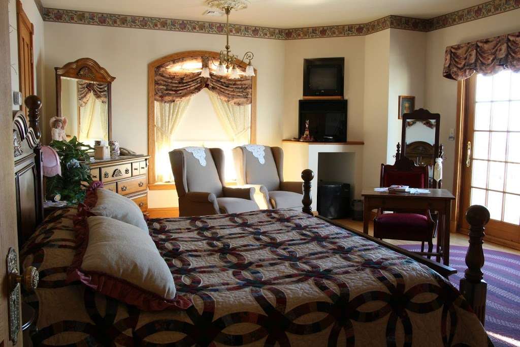 Hurst House Bed and Breakfast | 154 E Farmersville Rd, Ephrata, PA 17522, USA | Phone: (717) 355-5151