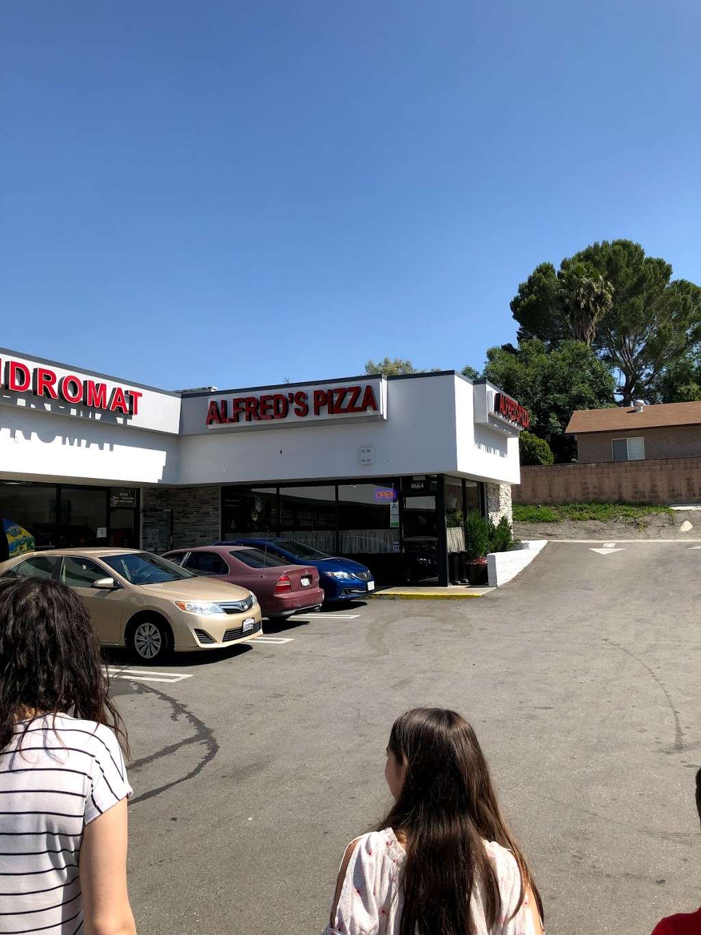 Alfreds Pizza | 8664 Foothill Blvd, Sunland-Tujunga, CA 91040, USA | Phone: (818) 353-0222