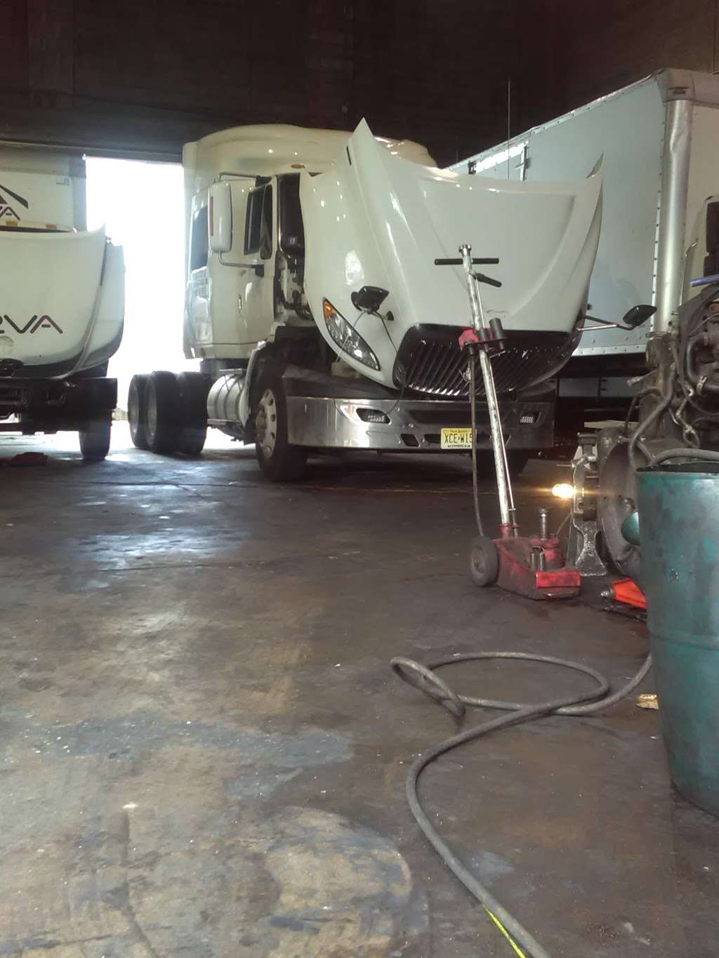 Santana Truck Repair | 850 Frelinghuysen Ave Unit D, Newark, NJ 07114, USA | Phone: (973) 643-1744