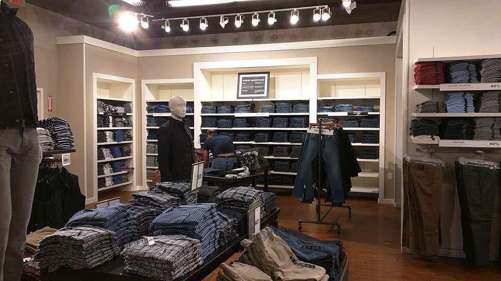 Banana Republic | 454 Evergreen Ct, Central Valley, NY 10917, USA | Phone: (845) 928-1819