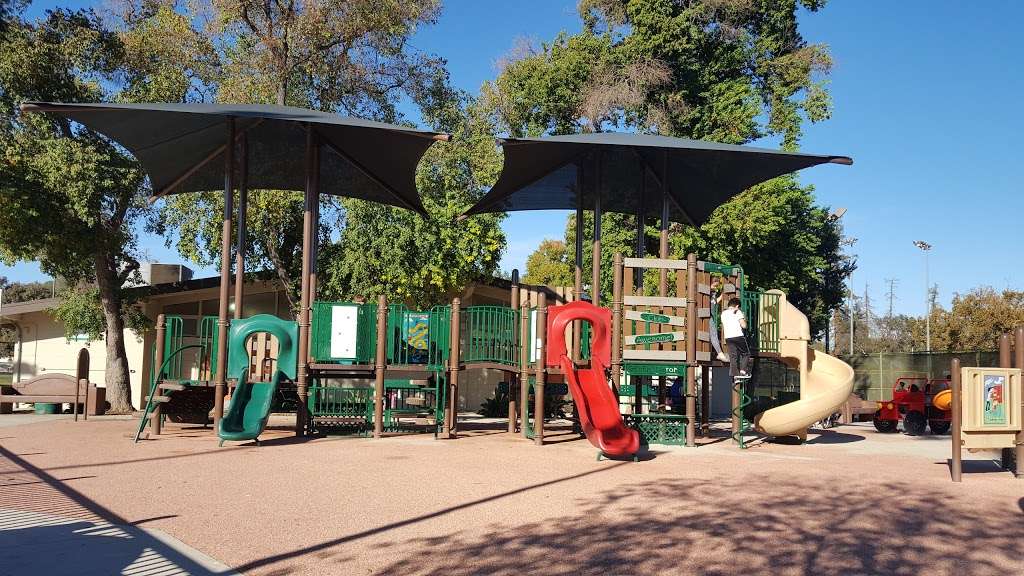 Reseda Park | 18429 Victory Blvd, Reseda, CA 91335 | Phone: (818) 881-3882