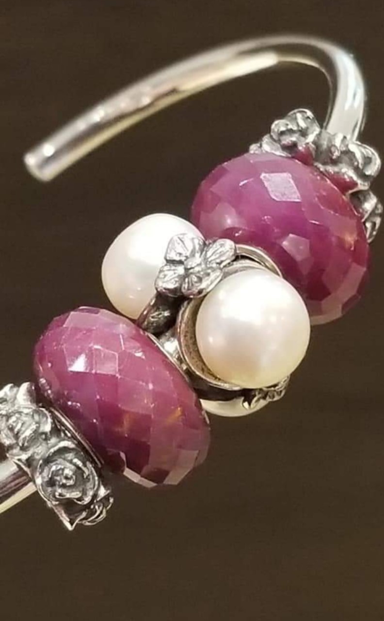 Trollbeads at South Hills Village | 301 S Hills Village Space 2055B, Bethel Park, PA 15241, USA | Phone: (412) 409-9140