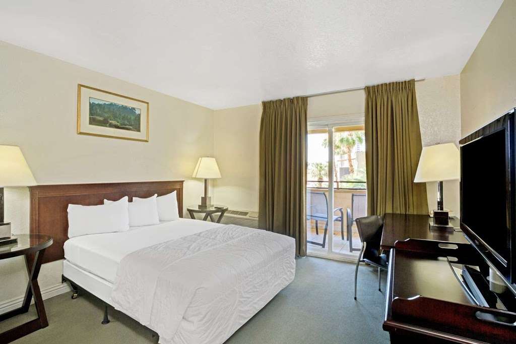 Travelodge by Wyndham Las Vegas | 2830 S Las Vegas Blvd, Las Vegas, NV 89109, USA | Phone: (702) 735-4222